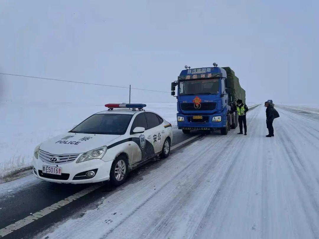 当地迅速应对331国道暴雪事件,数百辆车被困的救援与后续行动