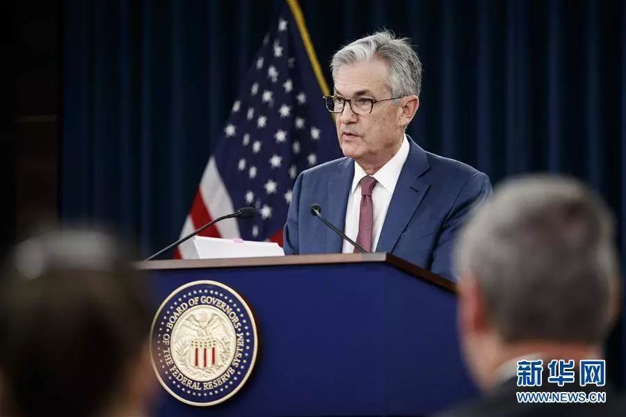 美联储主席预测，今年或将再次降息两次