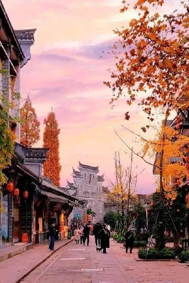 人人皆游人,景点处处满——共赏人间繁华