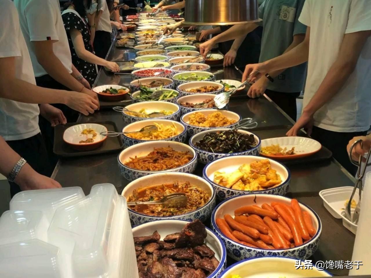 自助餐风波,男子吃得多被赶走?店家回应揭真相