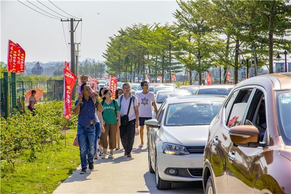 游客怒斥景区停车费过高，7小时停车竟需支付217元