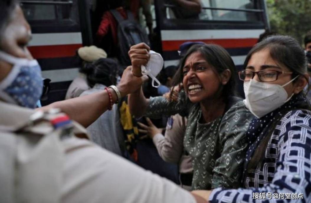 印度凌晨惊现两劫匪入室轮奸女住户事件