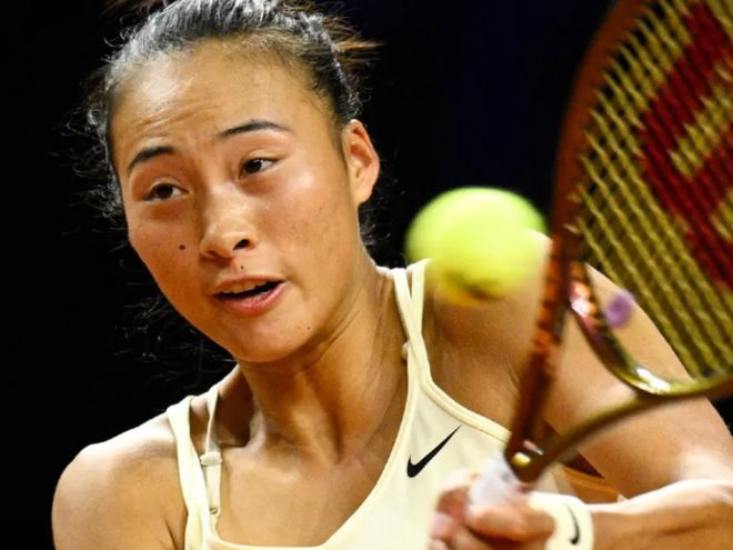 郑钦文与对手安德列娃的激烈对决，疑似被打哭事件深度解析