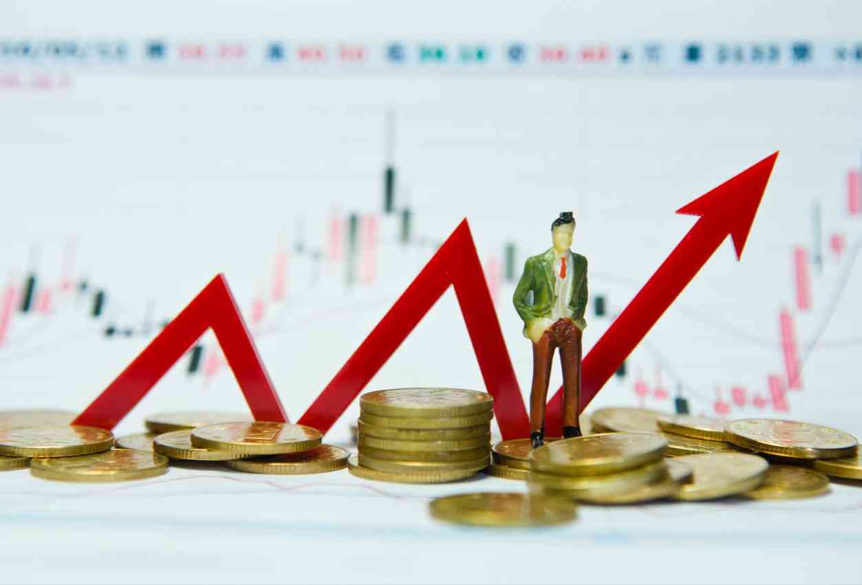 众人聚医院门口讨薪事件纪实