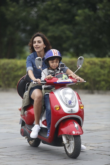 父亲怒火中烧,一锤定音——儿子参与鬼火炸街的教训