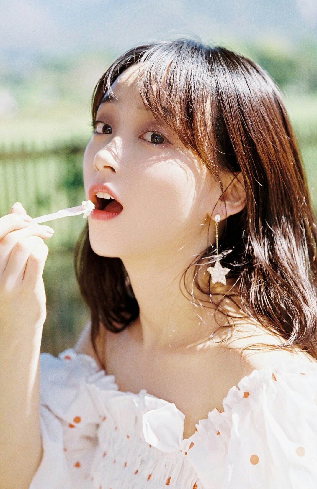 女生熟睡中遭遇意外,忘摘美瞳导致镜片碎在眼中