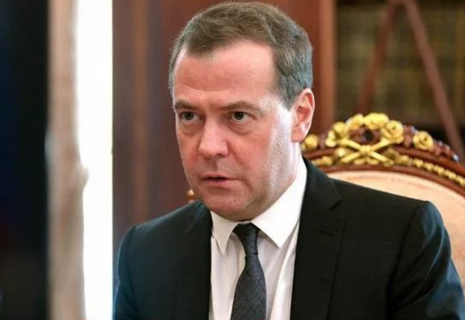 梅德韦杰夫提议沉没英国,深入分析与探讨