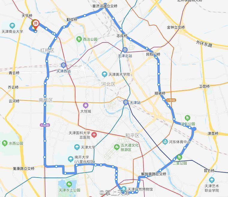 大学生返程初见双层火车，震撼之旅的细节描绘