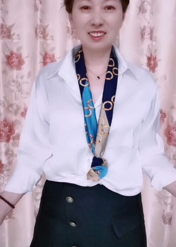 女局长戴LV丝巾引关注，调查启动